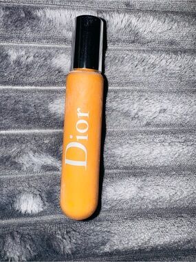 Dior backstage concealer in 6W- NEW - MSRP $33- no box